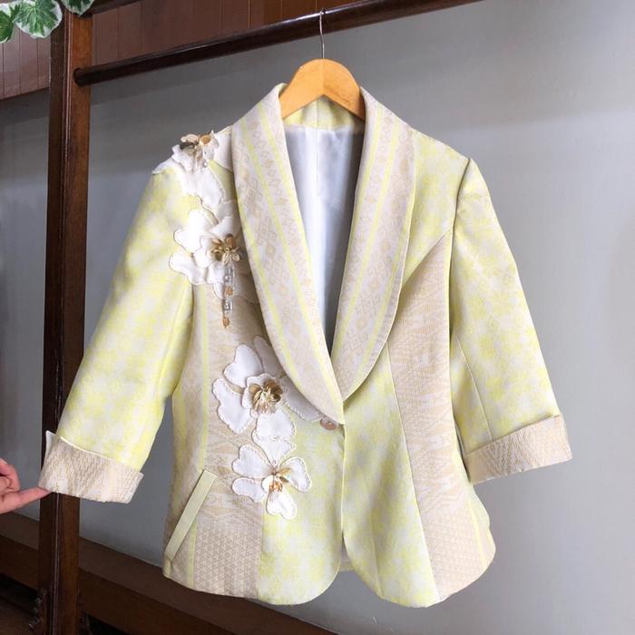 blazer motif sadum bunga bunga