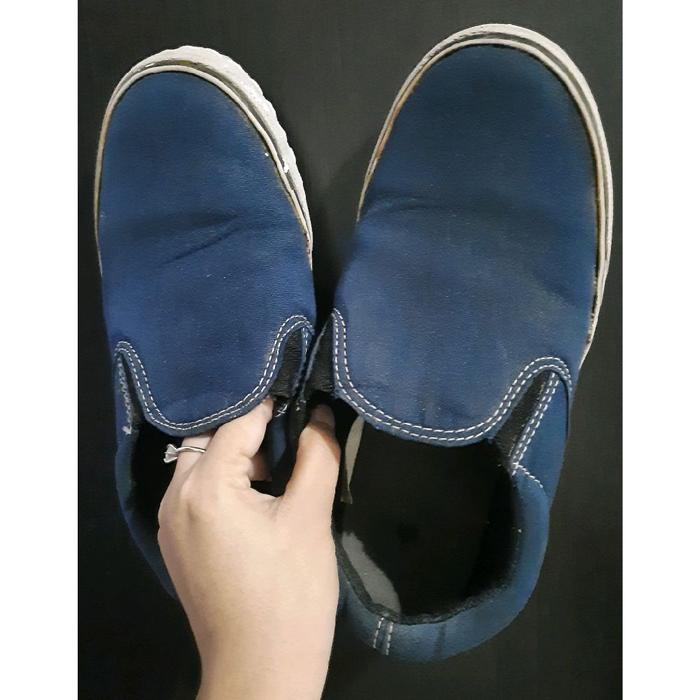 Preloved - Sepatu slip on bahan jeans size 39 untuk pria