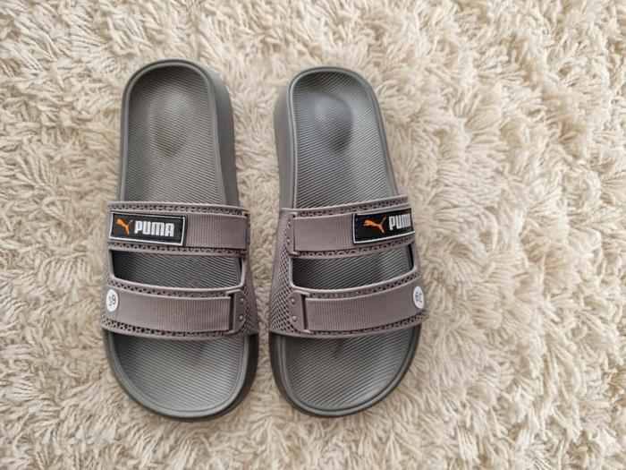 PUMA Sandal Slop Cowok Warna Abu-abu Elegan & Serbaguna Cocok untuk Sehari-hari Gaya Trendi