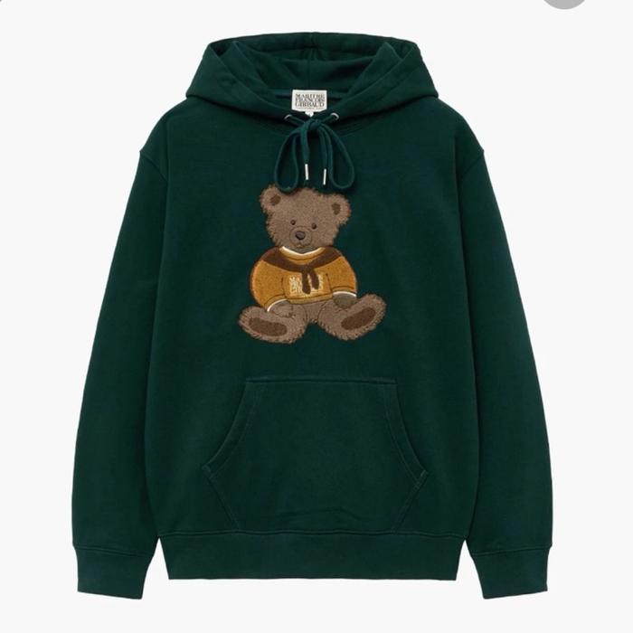 MARITHE BOUCLE DOODLE BEAR HOODIE Dark Green Hoodie dengan Desain Beruang Lucu dan Warna Hijau Tua