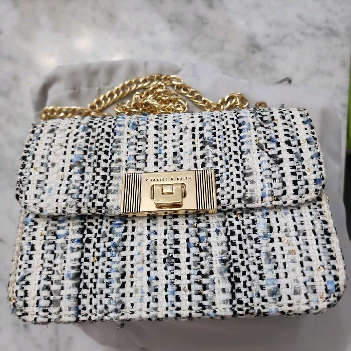preloved Alia chain strap tweed charles & keith bag