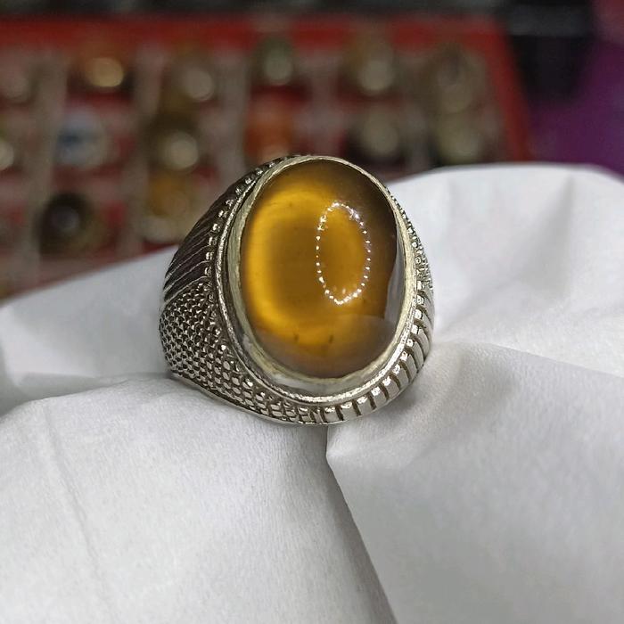 Cincin Akik Bio Solar Padang dengan Desain Elegan dan Warna Kuning