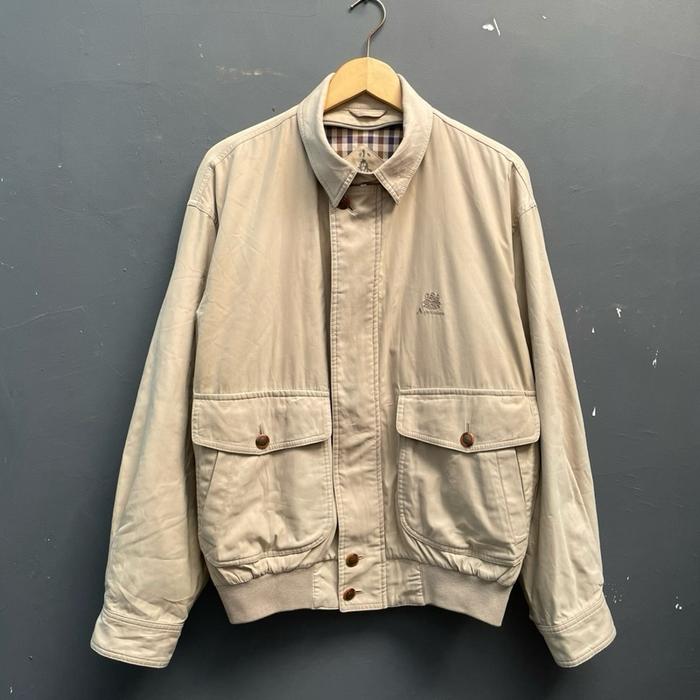 Jaket Harrington Aquascutum warna cream Khakis Beagi