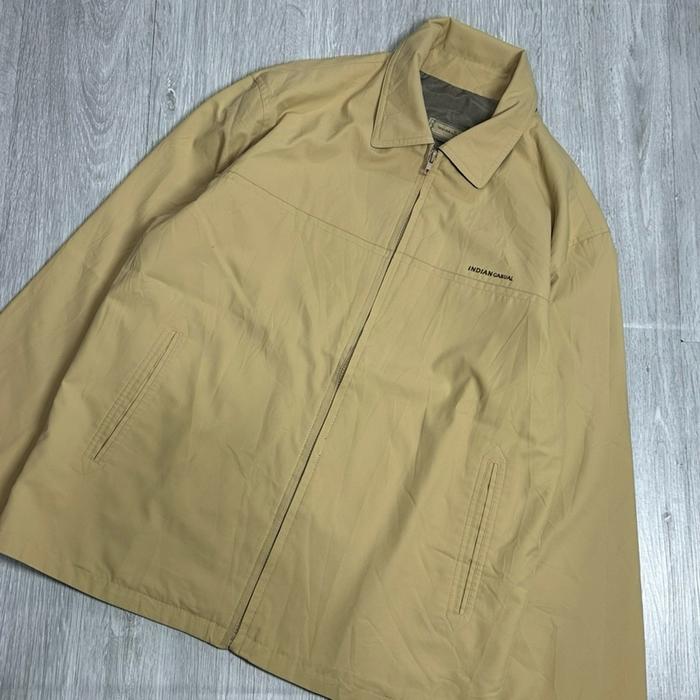 Indian Harrington Jaket Reversible Warna Krem dengan Desain Sederhana dan Praktis