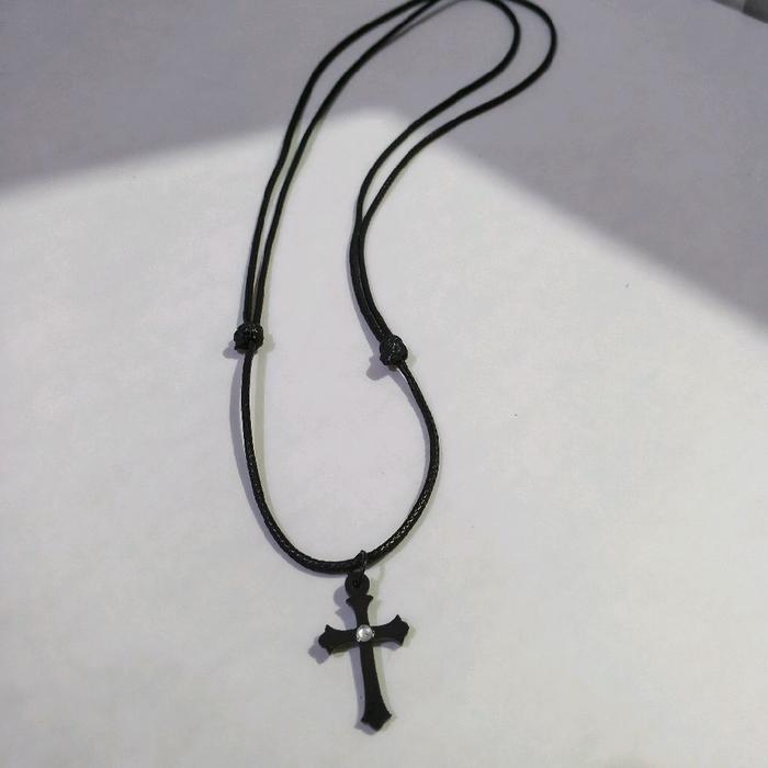 KALUNG SALIB HITAM DIFF PERMATA KECIL AESTHETIC