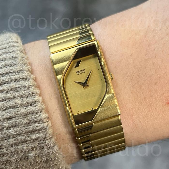 JAM TANGAN VINTAGE SEIKO "HALF MOON G0LD BAR" BRACELET G0LD TONE G0LD TEXTURED DIAL 2Y00 LX1685