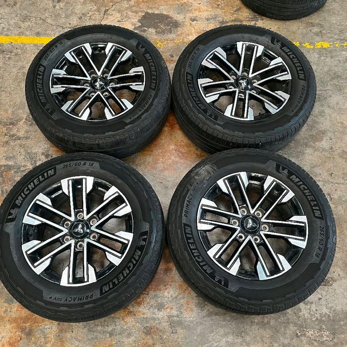 VELG R18 VELG BEKAS MOBIL PAJERO  R18 PCD 6X139 BAN MICHELINE ORIGINAL