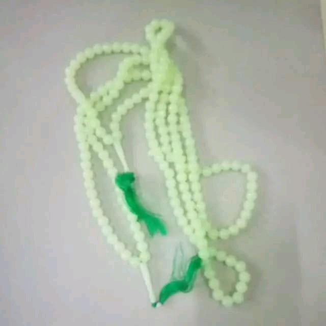 Ecer 1 pcs [ harga eceran tasbih 99 besar 10mm] terlihat dalam gelap