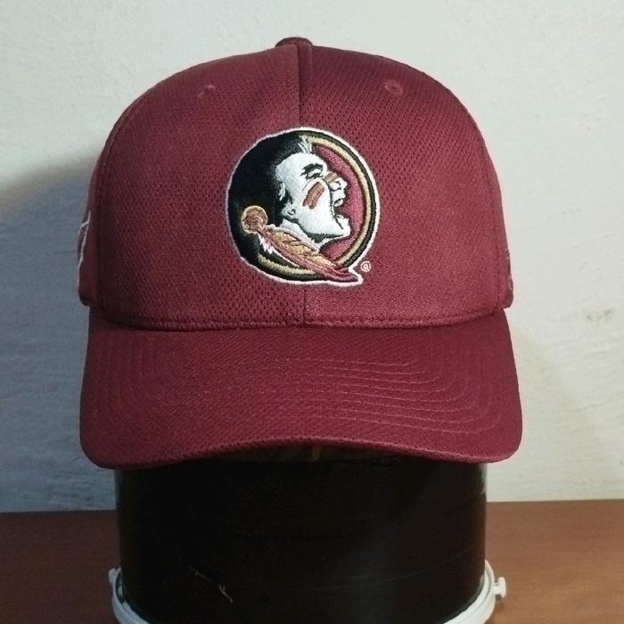 Topi Top of the World NOLES Likenew