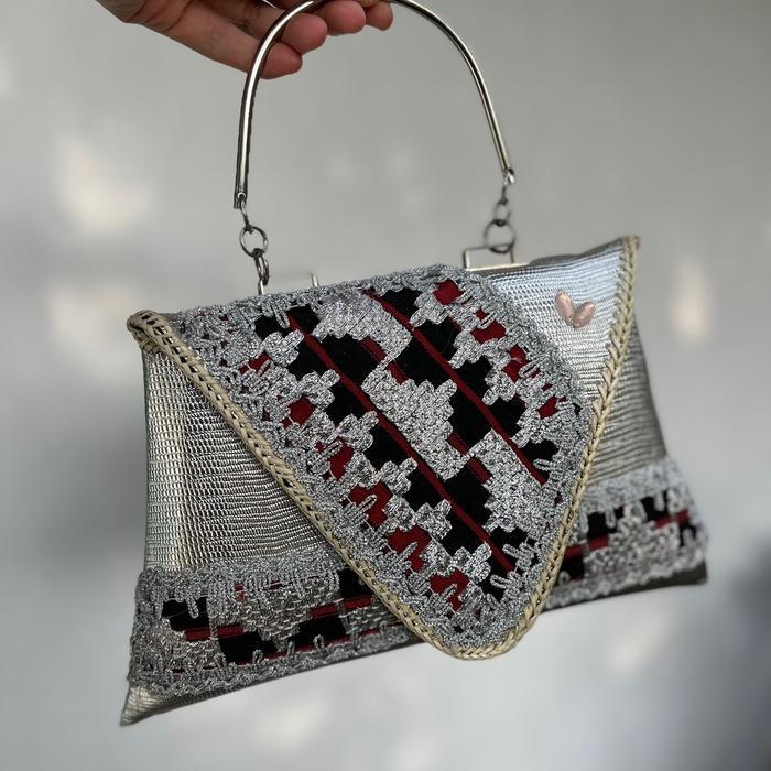 Tas pesta jinjing tapis lampung silver