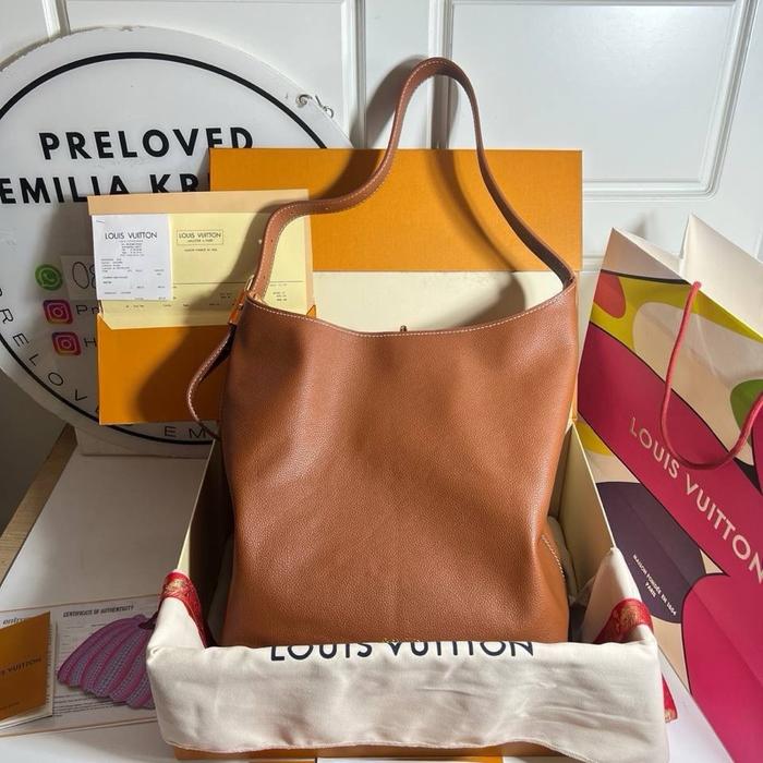 preloved 2024 Low Key Hobo PM cognag authentic