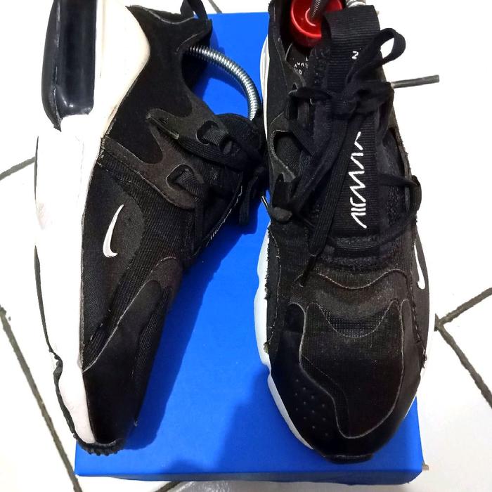 Sepatu Nike Air Max infinity Hitam Putih dengan Desain Sporty dan Nyaman untuk Aktivitas Sehari-hari