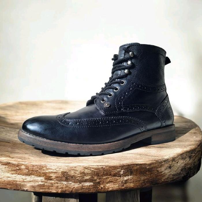 Sepatu Jacob Boots in Black Superdry