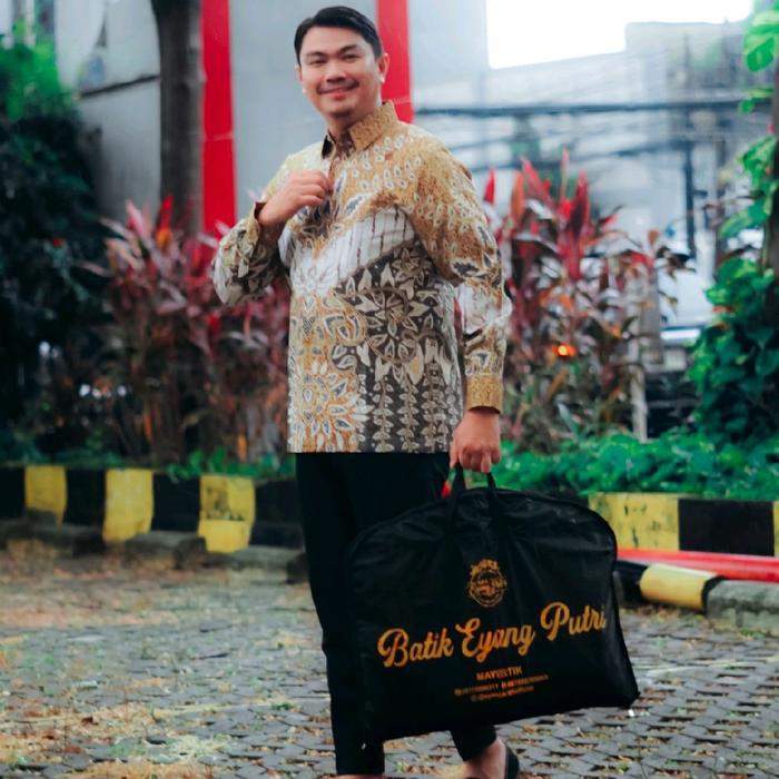 Batik Eyang Putri-Kemeja Katun Lengan Panjang