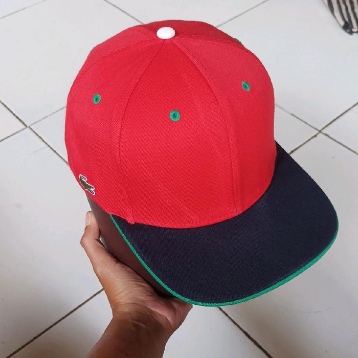 topi snapback lacoste live