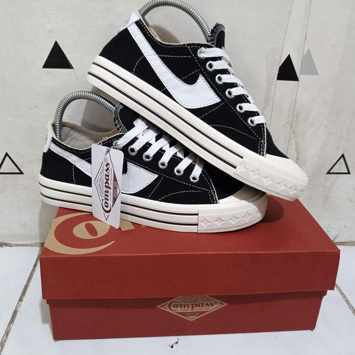 Sepatu Sekolah Murah Meriah Sneakers Shoes Kompas Low Black White Pria Wanita Casual
