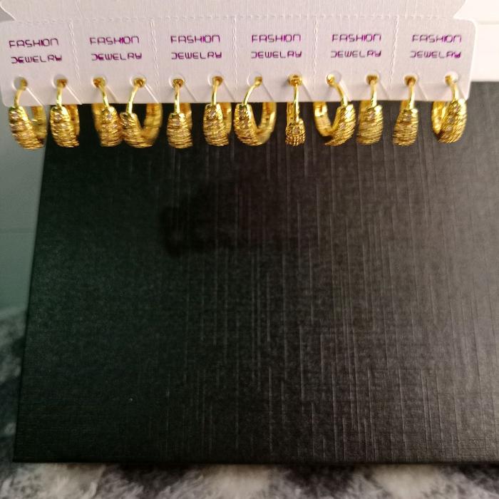 Anting Jepit Bulat Permata warna Emas bangkok