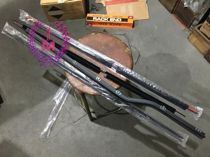 Karet Lis Pelipit Penjepit Kaca Pintu Luar Escudo Vitara Sidekick OEM R1