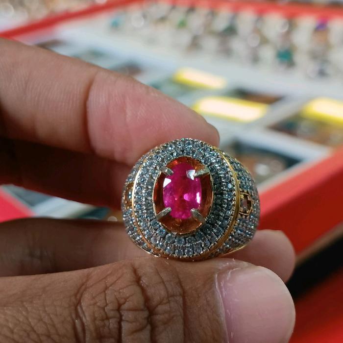 batu permata Ruby Afrika