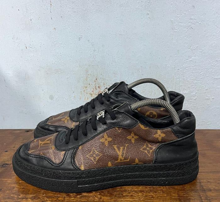 Sepatu second branded LV mono size 40