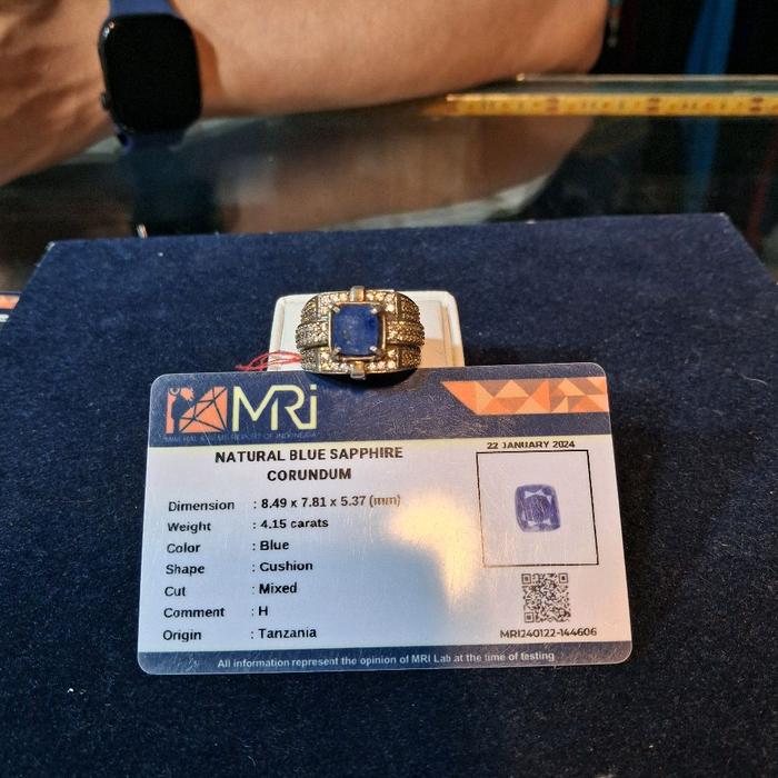 Royal Blue Sapphire Tanzania Heat Only Batu Permata Asli dengan Kualitas Terbaik untuk Investasi MRI