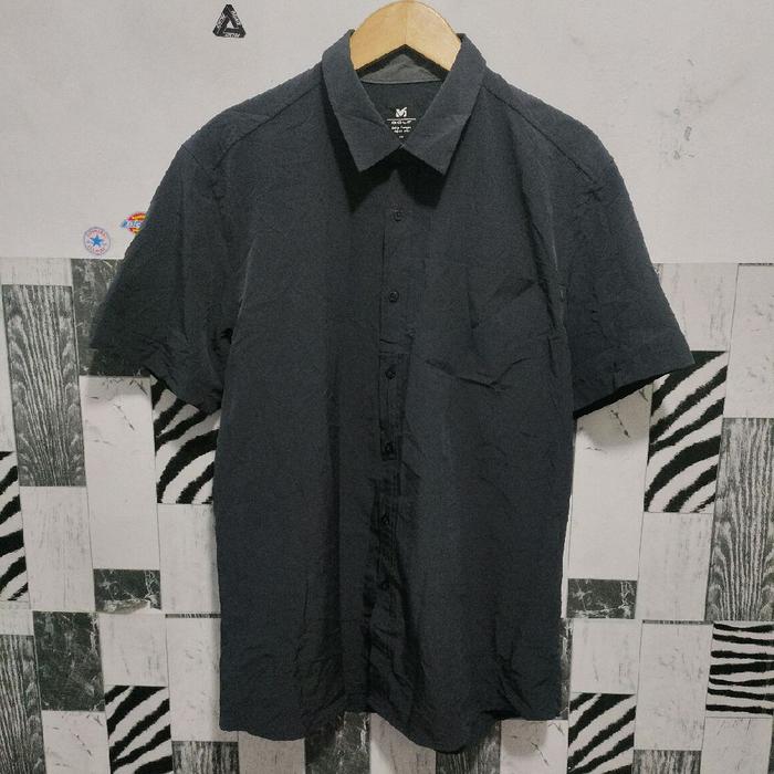 Kemeja Golf by Millet warna Abu Gelap model Lengan pendek
