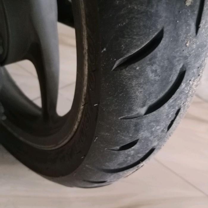 Ban Sepeda motor bekas Vario 125 dengan ukuran 90/90 dan 100/80
