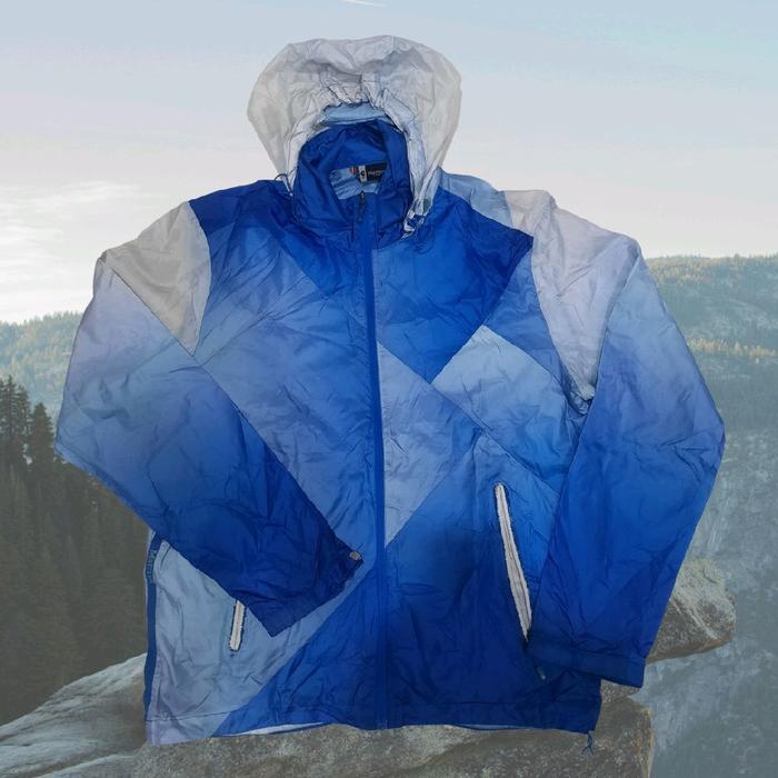 Marmot Jaket Outdoor Biru dengan Desain Khas untuk Pengguna