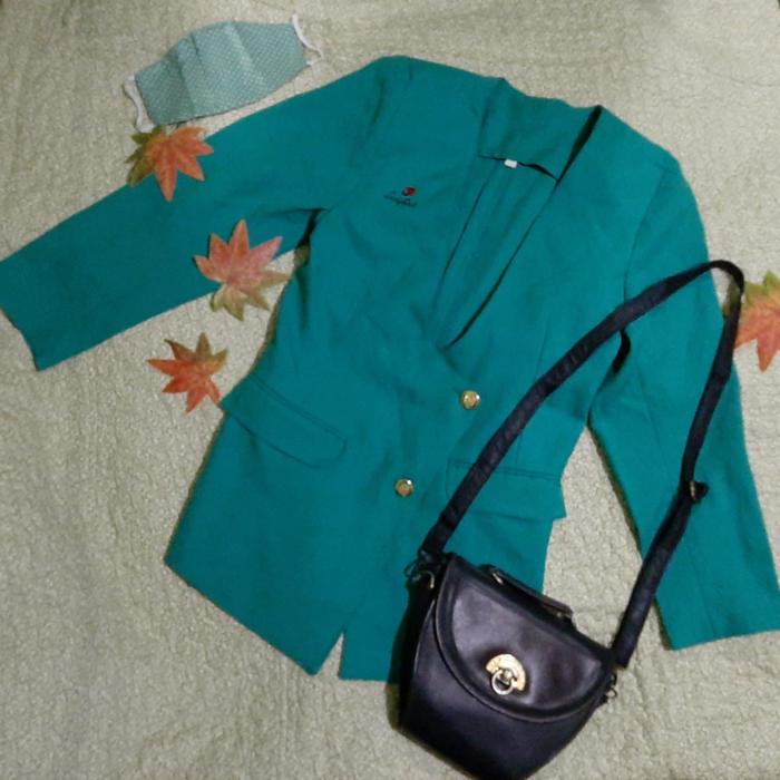 Blazer wanita warna hijau toska size M kondisi bagus no minus