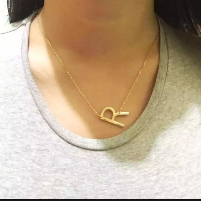 kalung titanium huruf R emas xuping kekinian
