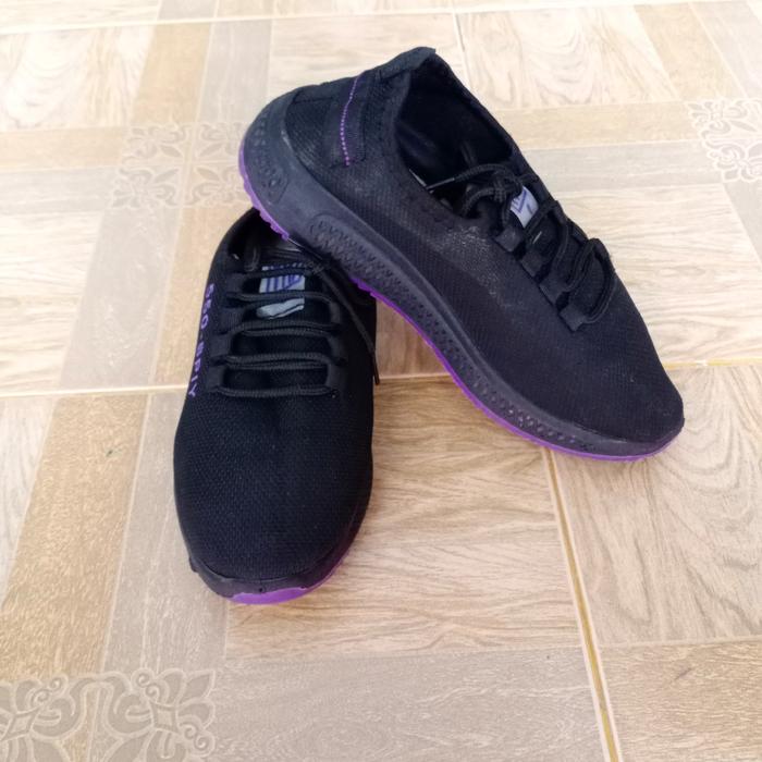 Sepatu fashion wanita/sepatu sneakers wanita/sepatu Second import