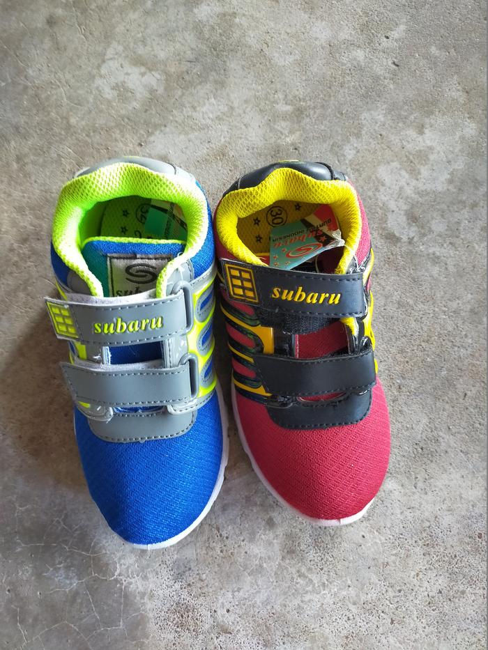 Sepatu Subaru biru n merah