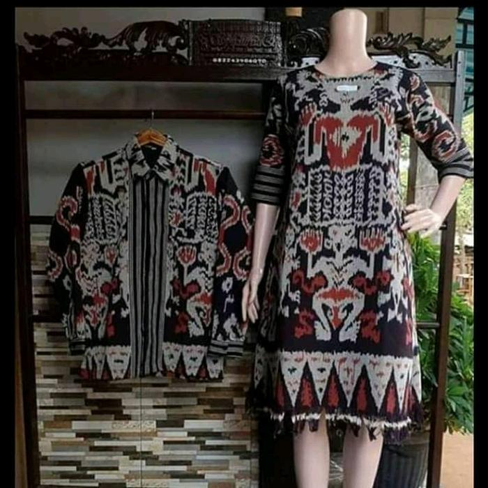 couple tenun etnik asmat dayak