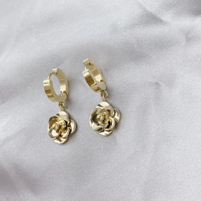 anting titanium impor anti karat/anting rose anti karat