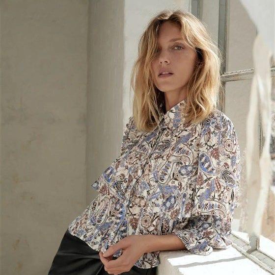 Atasan Blouse Biru Ruffle Sifon