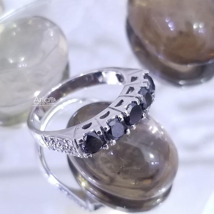 Cincin Listring berlian hitam