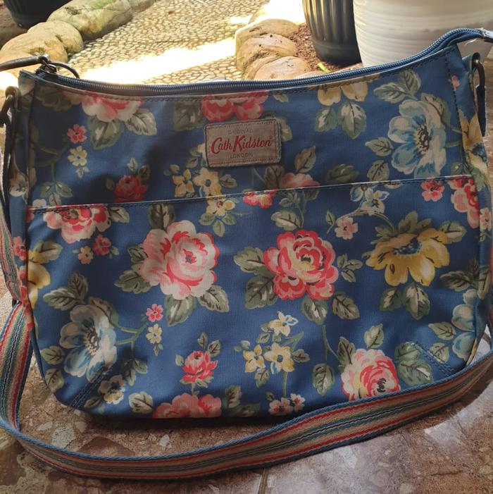 tas slempang cath kidston
