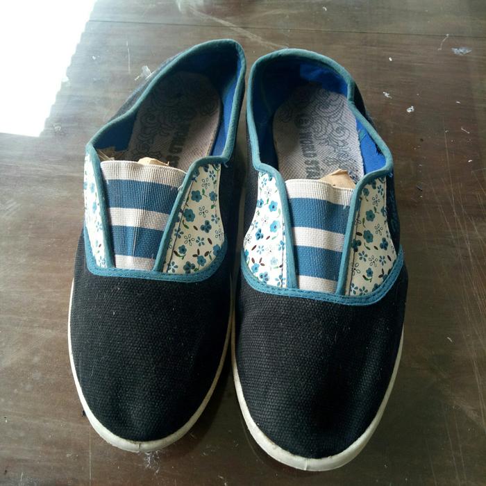 Sepatu dewasa wanita casual merk World Star bekas Size 40