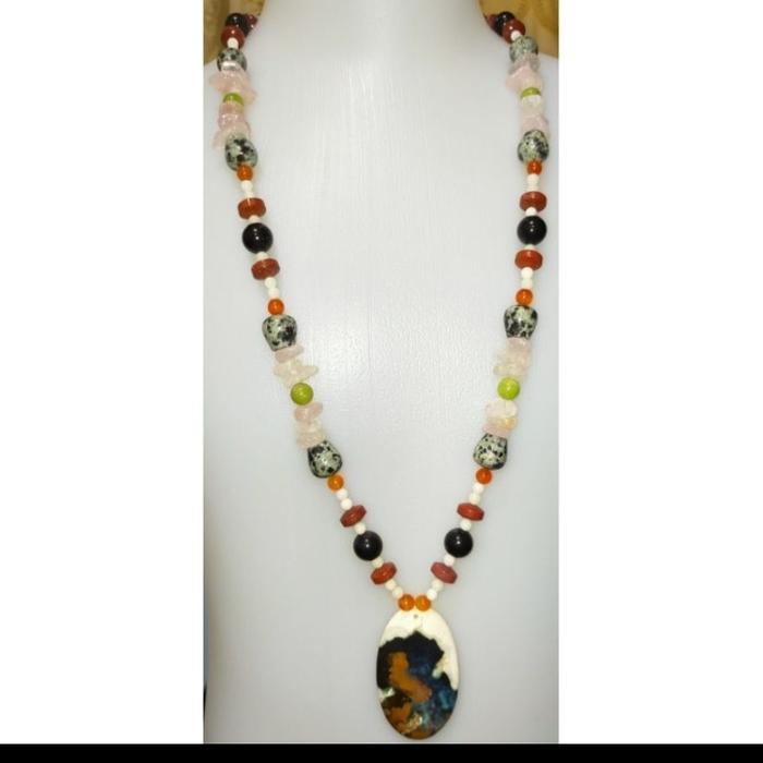 KALUNG FASHION BATU LIONTIN PANCAWARNA BACAN