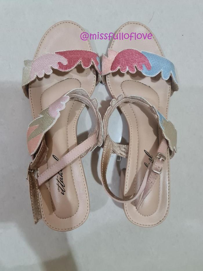 Preloved Ittaherl Calea Embroidery Belt 40mm Block Heels size 39
