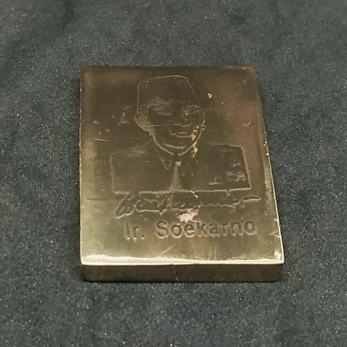 Lempeng Kuningan Emas Batangan LM Soekarno Sukarno Garuda