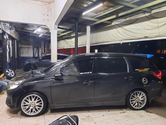 Paket Velg & Ban Mobil Mobilio Jazz Yaris Ring 17 Tipe HSR NIFTY SMF