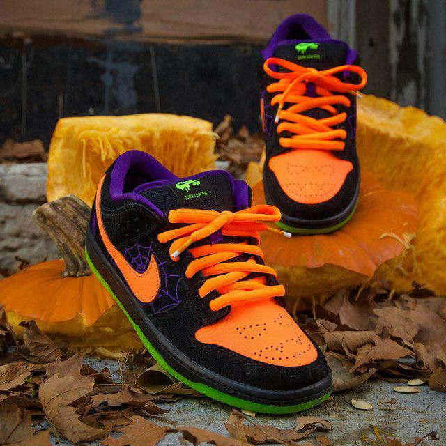 Nike SB Dunk Low "Night of Mischief"