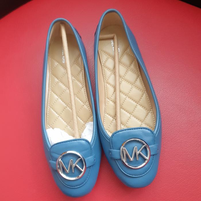 tory burch flat lillie moc