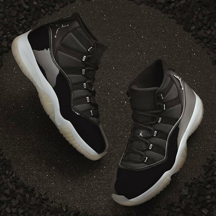 AJ11 JUBILEE WMNS US 11 / EU 43 (air jordan 11 jubilee)