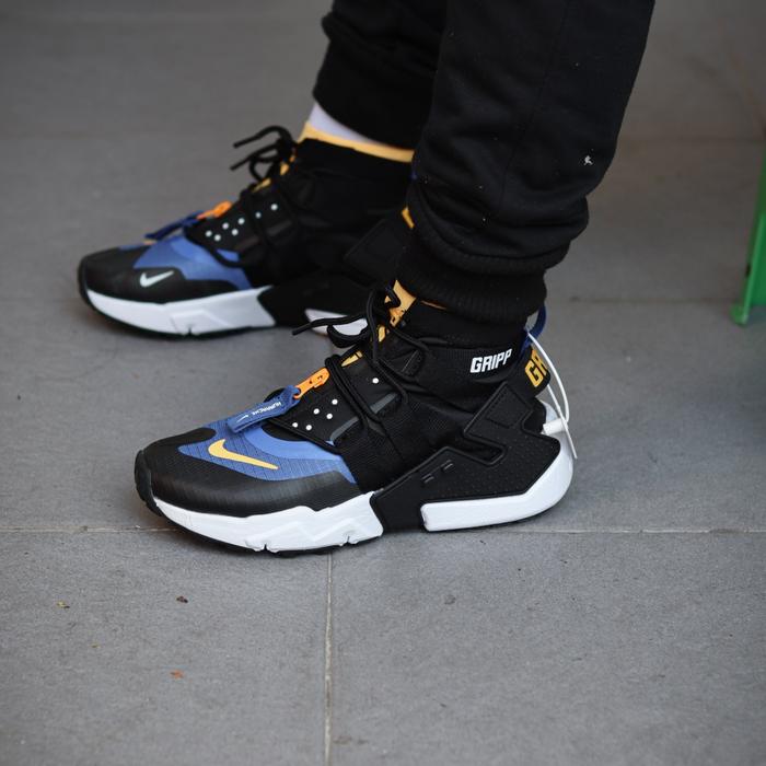 Sneakers Pria Nike Huarache Gripp Navy