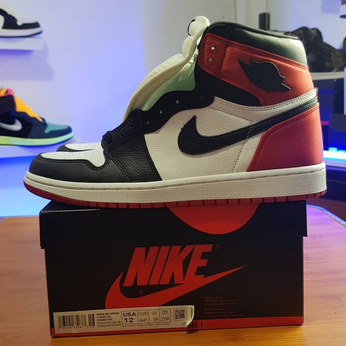 air jordan 1 satin black toe