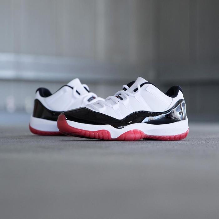 Air Jordan 11 Retro Low Concord Bred