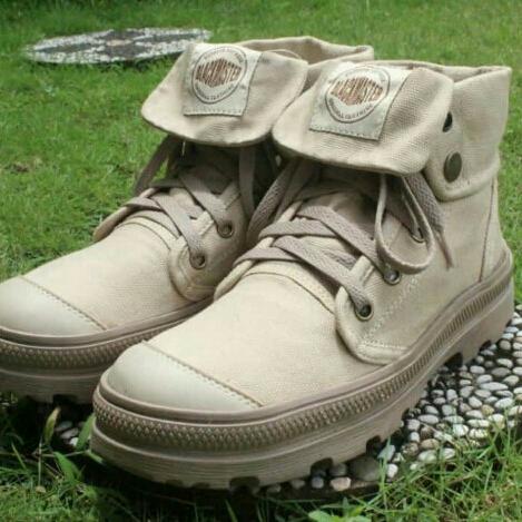 sepatu boots pria kanvas cream