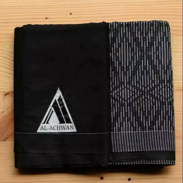 Sarung al-achwan tumpal hitam